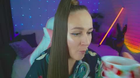 Snapshot of pepper_cat chatting on 09.22.25 Dia online show from 09.22.25