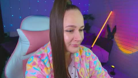 Snapshot of pepper_cat chatting on 11.04.25 Dia online show from 11.04.25