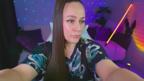 Snapshot of pepper_cat chatting on 11.08.25 Dia online show from 11.08.25