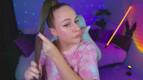 Snapshot of pepper_cat chatting on 11.09.25 Dia online show from 11.09.25