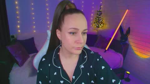 Snapshot of pepper_cat chatting on 12.15.25 Dia online show from 12.15.25