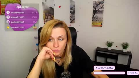 Snapshot of peppymia chatting on 10.16.25 Mia online show from 10.16.25