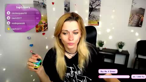 Snapshot of peppymia chatting on 11.04.25 Mia online show from 11.04.25