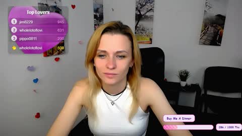 Snapshot of peppymia chatting on 11.12.25 Mia online show from 11.12.25