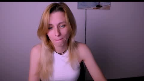 Snapshot of peppymia chatting on 11.20.25 Mia online show from 11.20.25