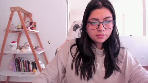 Sarah Ana Banana online show from 02.04.25