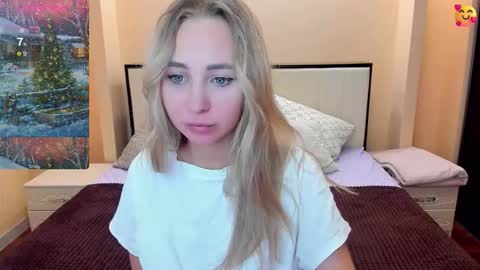 Snapshot of perfectjulia chatting on 12.16.25 Julia online show from 12.16.25