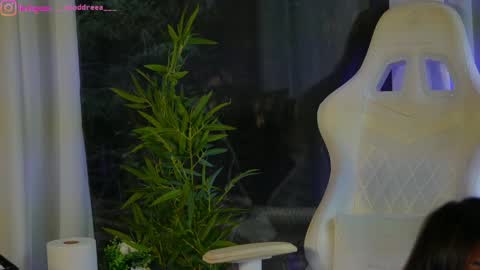 Dee online show from 12.04.24