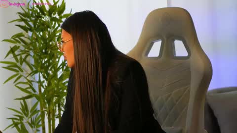 Dee online show from 02.13.25