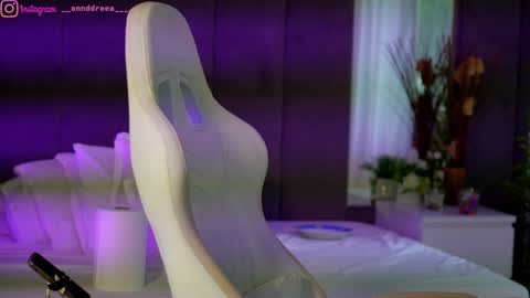 Dee online show from 09.17.25