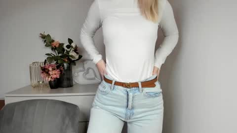 Snapshot of perfectxcindy chatting on 12.29.24 Cindy online show from 12.29.24