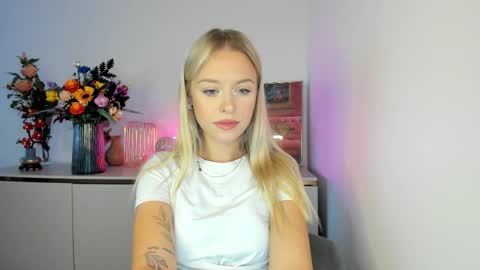 Snapshot of perfectxcindy chatting on 09.11.25 Cindy online show from 09.11.25