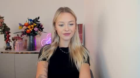 Snapshot of perfectxcindy chatting on 09.23.25 Cindy online show from 09.23.25