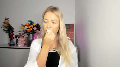 Snapshot of perfectxcindy chatting on 09.29.25 Cindy online show from 09.29.25