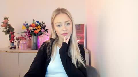 Snapshot of perfectxcindy chatting on 10.03.25 Cindy online show from 10.03.25