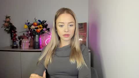 Snapshot of perfectxcindy chatting on 10.06.25 Cindy online show from 10.06.25