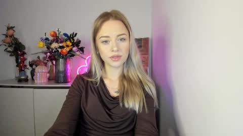 Snapshot of perfectxcindy chatting on 10.09.25 Cindy online show from 10.09.25