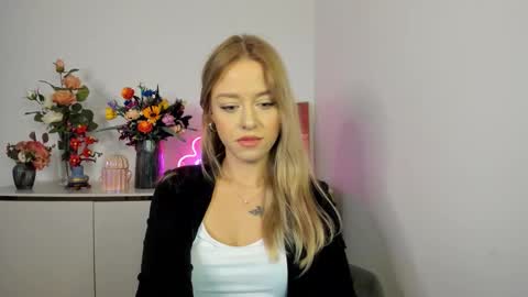 Snapshot of perfectxcindy chatting on 11.05.25 Cindy online show from 11.05.25