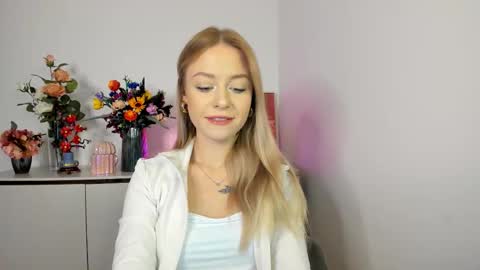 Snapshot of perfectxcindy chatting on 11.10.25 Cindy online show from 11.10.25