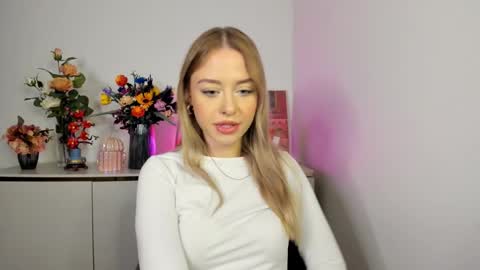 Snapshot of perfectxcindy chatting on 11.25.25 Cindy online show from 11.25.25