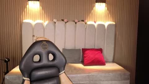 perla_lovely online show from 04.23.26
