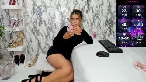 Snapshot of perla_thompson1 chatting on 02.22.25 Perla Thompson online show from 02.22.25