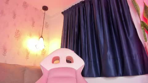 Snapshot of perlaa7 chatting on 07.19.26 Perla online show from 07.19.26
