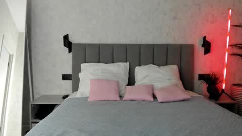 Snapshot of peroona chatting on 12.02.25 Mia online show from 12.02.25