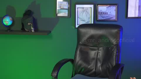 Snapshot of perseoo_88 chatting on 10.24.25 andres online show from 10.24.25