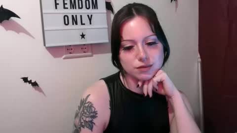 Snapshot of persephones_garden chatting on 03.27.26 Persephone online show from 03.27.26