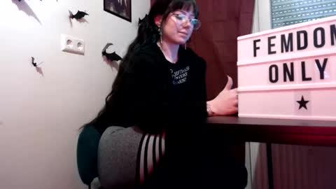 Snapshot of persephones_garden chatting on 05.19.26 Persephone online show from 05.19.26