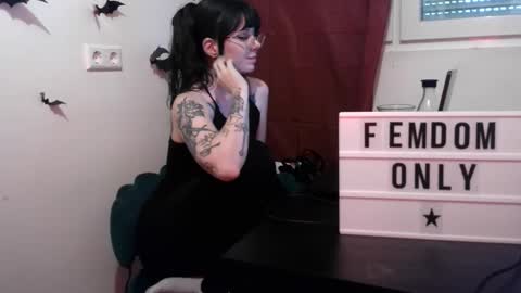 Snapshot of persephones_garden chatting on 05.27.26 Persephone online show from 05.27.26