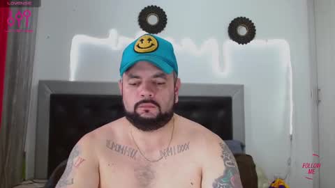 Snapshot of perverseveteranmanxxx chatting on 10.07.25 Carlos online show from 10.07.25