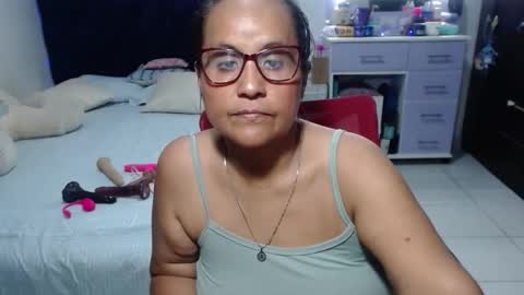 Snapshot of pervert_mommy_x chatting on 05.11.26 SAMY online show from 05.11.26
