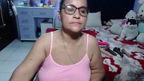 Snapshot of pervert_mommy_x chatting on 06.12.26 SAMY online show from 06.12.26