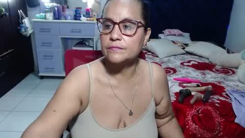 Snapshot of pervert_mommy_x chatting on 06.13.26 SAMY online show from 06.13.26