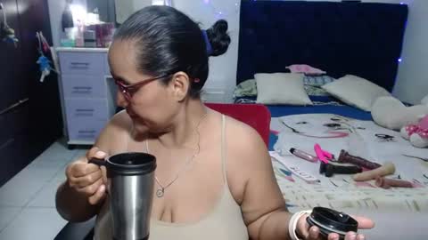 Snapshot of pervert_mommy_x chatting on 06.18.26 SAMY online show from 06.18.26