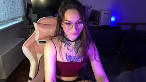 petal_dust_ online show from 04.14.26