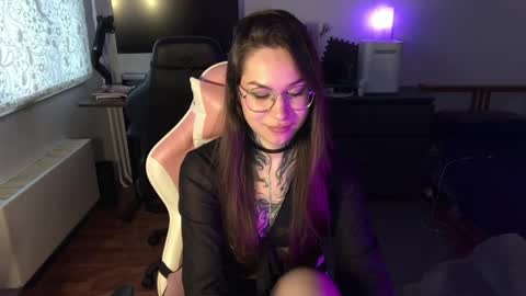 petal_dust_ online show from 04.16.26