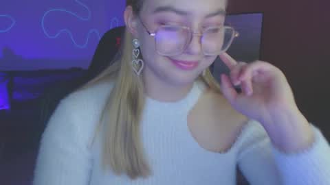 Snapshot of petalkiss chatting on 10.17.25 petalkiss online show from 10.17.25