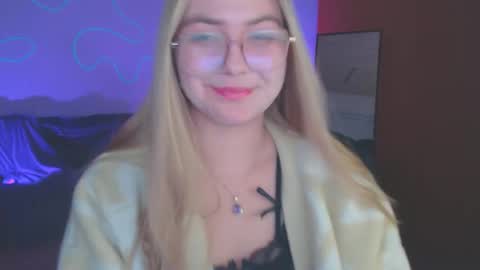 Snapshot of petalkiss chatting on 10.20.25 petalkiss online show from 10.20.25