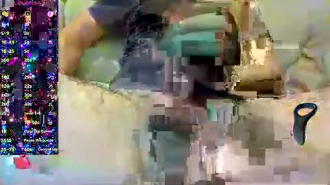 Snapshot of petardo_ chatting on 12.23.24 Petardo online show from 12.23.24