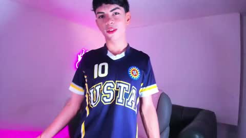 Snapshot of peter_chase chatting on 12.03.25 Peter online show from 12.03.25