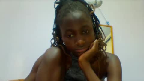 Snapshot of petite_ariana chatting on 04.04.26 ariana online show from 04.04.26