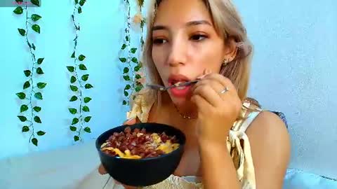 petite_blossom4 online show from 07.27.26