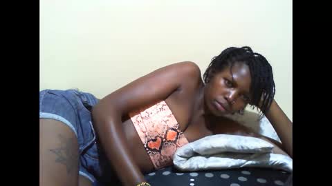 Snapshot of petite_bunni chatting on 04.29.26 petite_bunni online show from 04.29.26