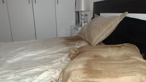 petite_danielle online show from 11.27.25