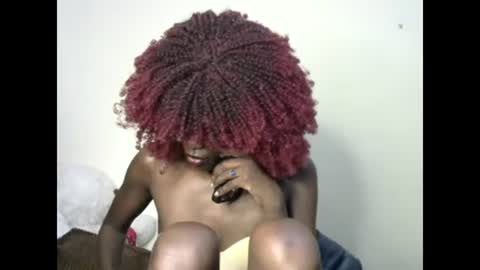 petite_lavi2 online show from 12.27.24