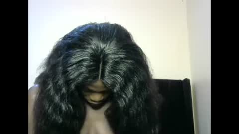 petite_lavi2 online show from 02.17.25