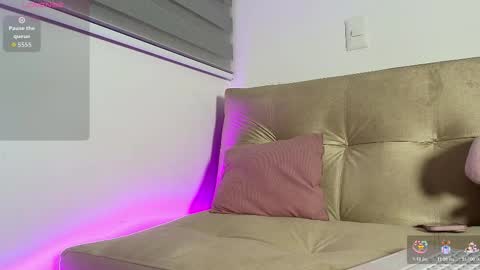 Snapshot of petite_marie_ chatting on 03.08.26 petite_marie_ online show from 03.08.26